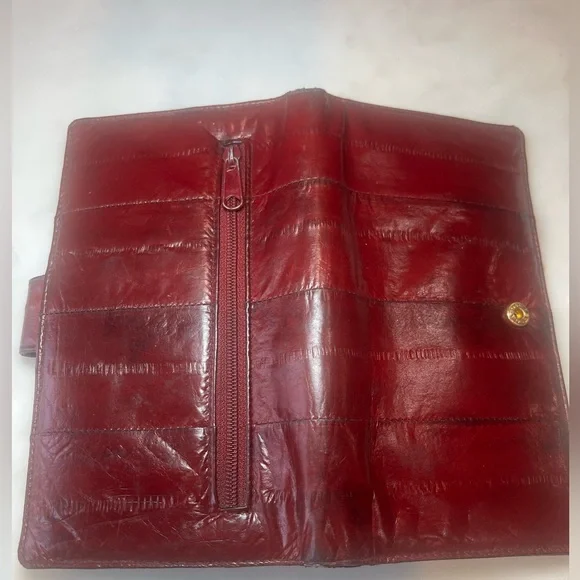 Vintage Eel Skin Leather Wallet in Rich Burgundy | Glossy - Picture 6 of 6